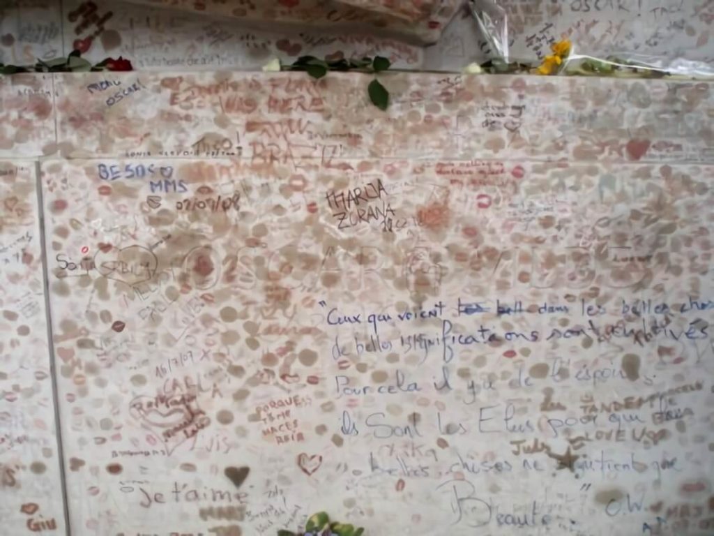 tumba de oscar wilde, cementerio Père Lachaise