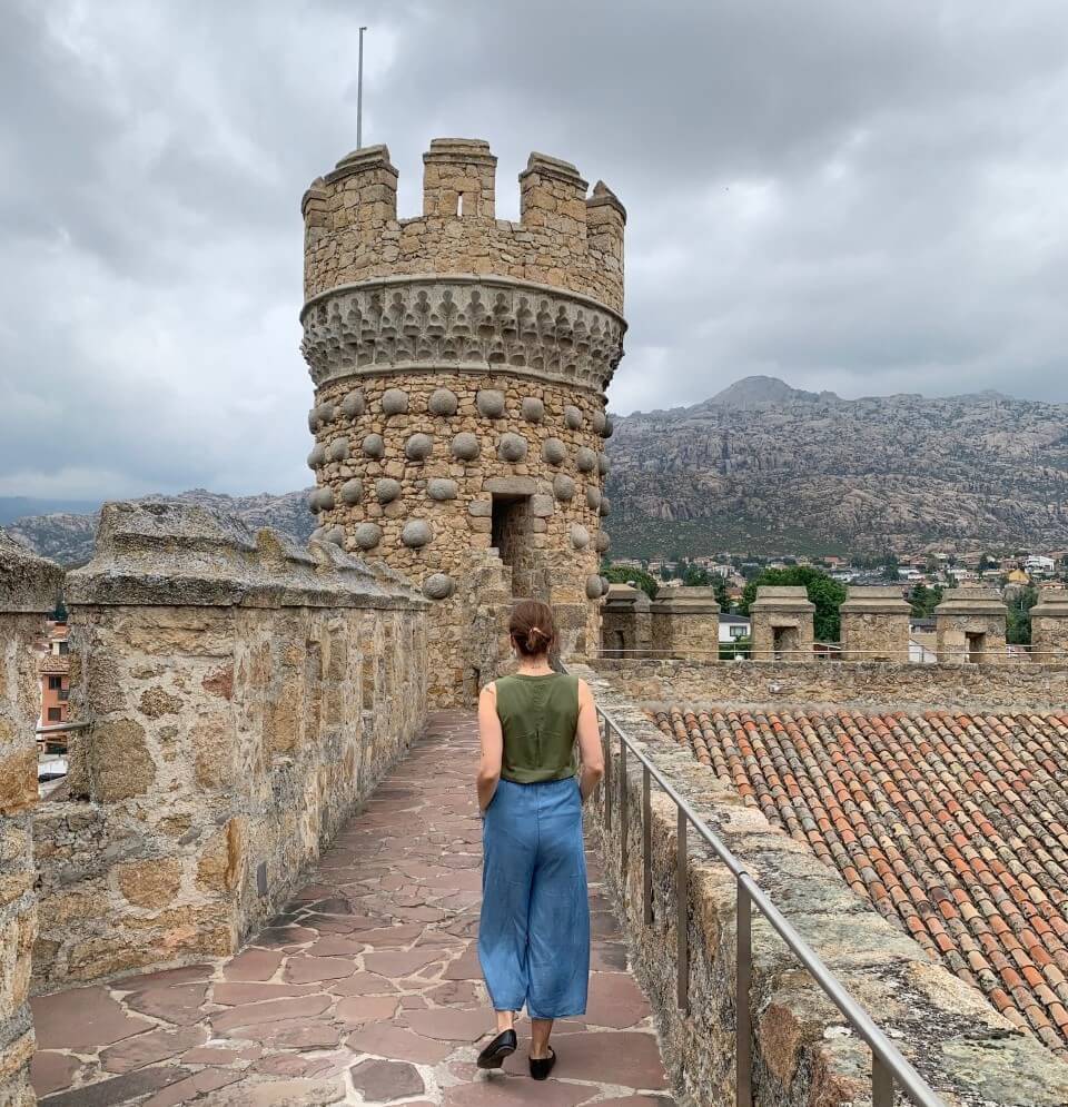 Caminando por las terrazas del Castillo de Manzanares el Real