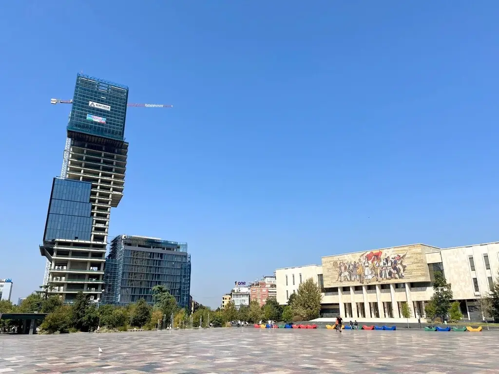 Plaza Skanderbeg.