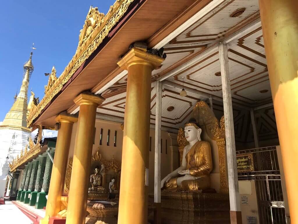 Interior de la Shwedagon Pagoda