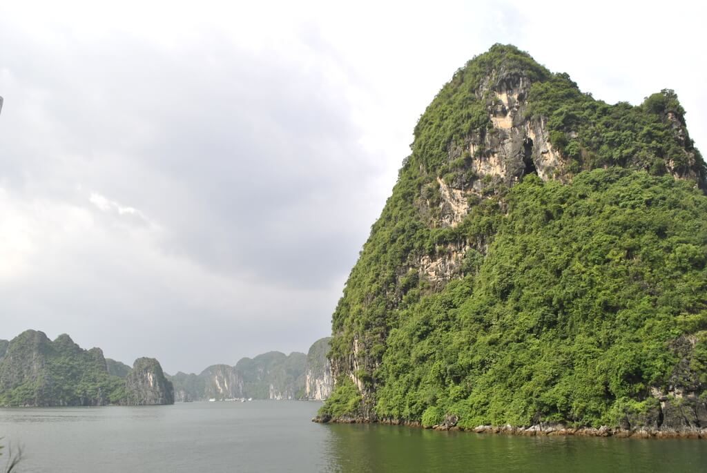 crucero por la bahía de halong