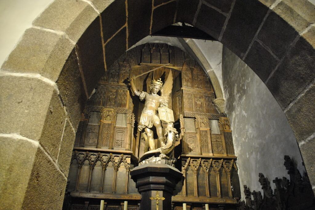 Estatua de San Miguel