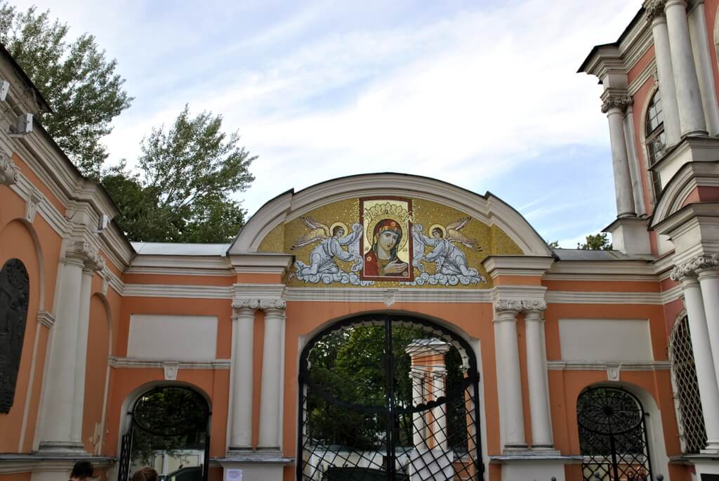 Entrada Monasterio Alexander Nevsky