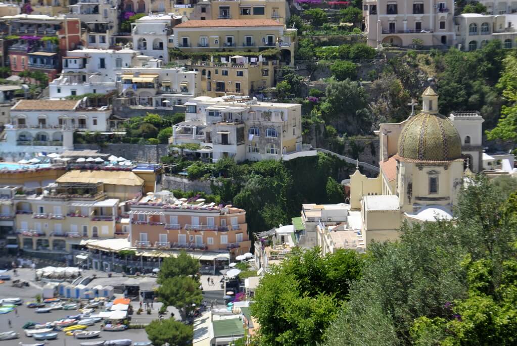 La iglesia vista desde la parte alta de Positano