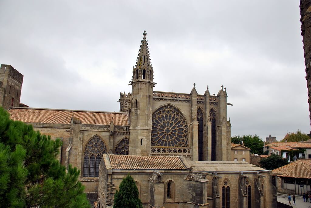 Basílica de Saint Nazaire desde el interior del Castillo Condal