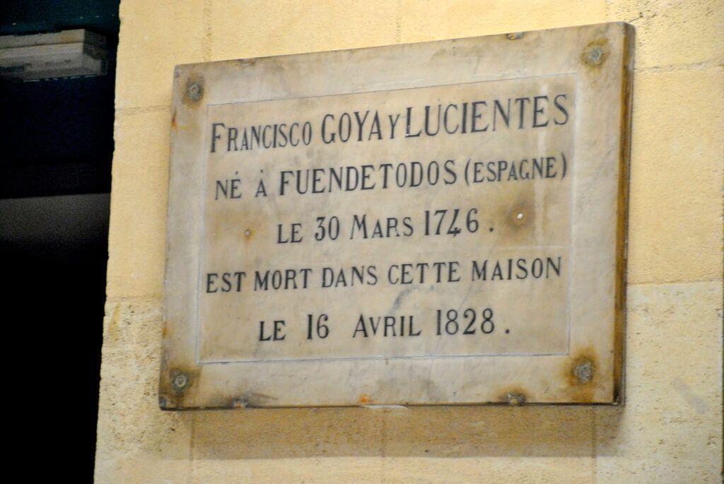Placa en el interior del edificio donde vivió Goya