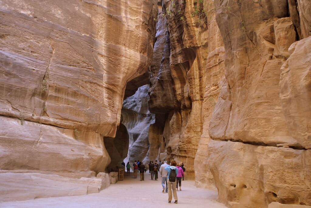 recorriendo el Siq de Petra