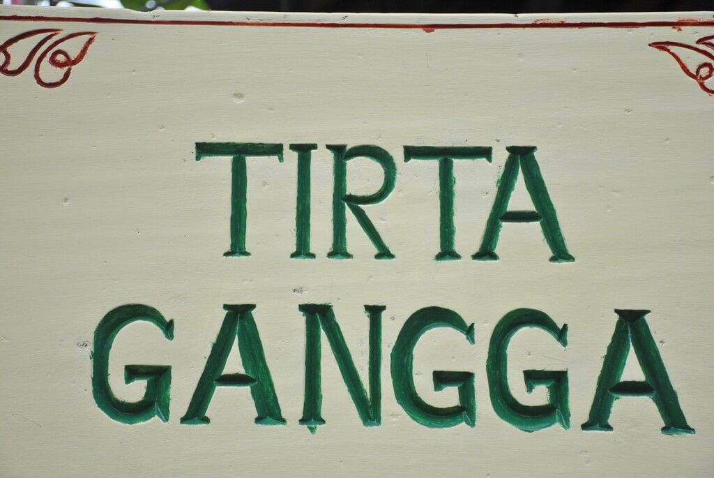 Entrada al templo Tirta Gangga