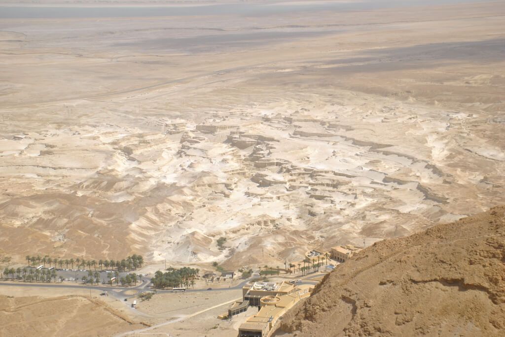 Centro de visitantes de Masada desde el funicular