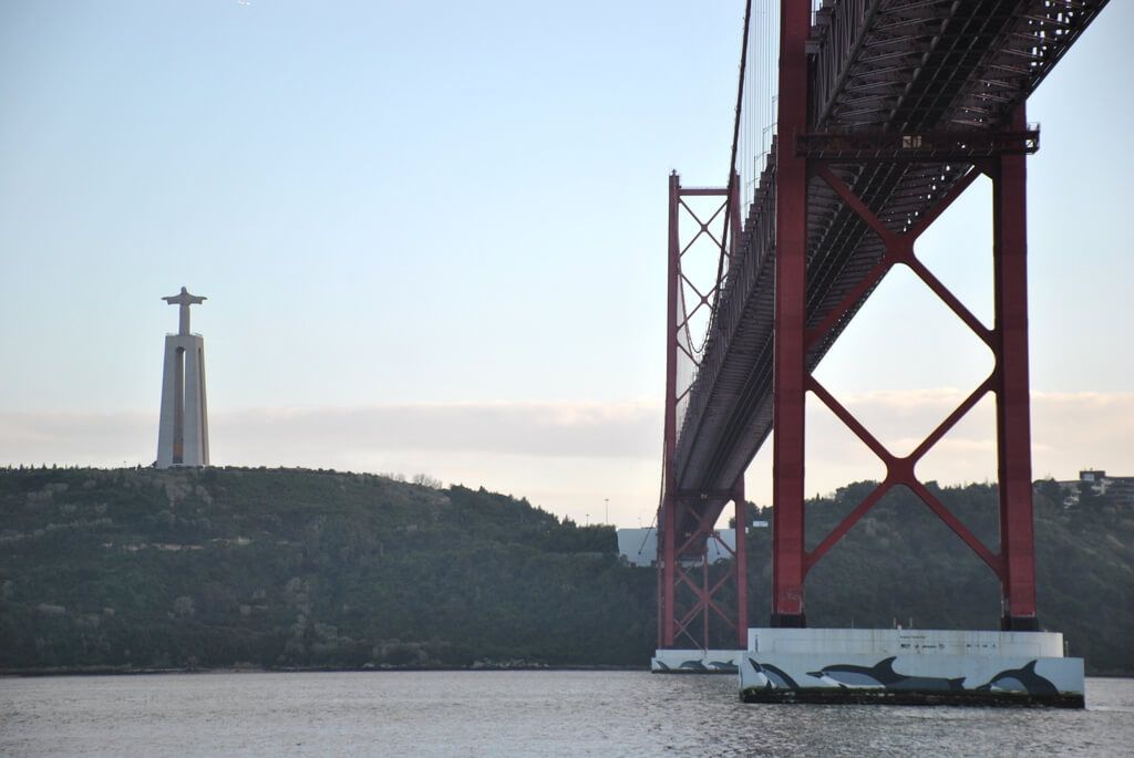 Cristo Rei y Puente 25 de Abril desde las Docas de Santo Amaro