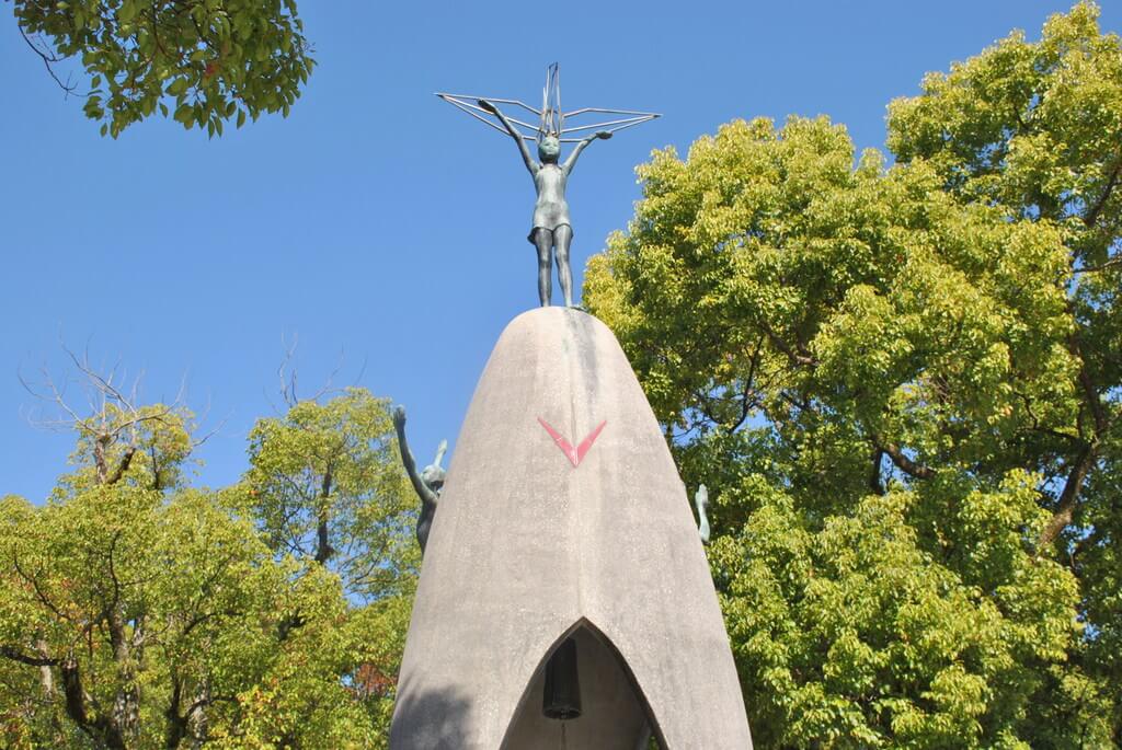 Detalle del Monumento a la Paz de los Niños