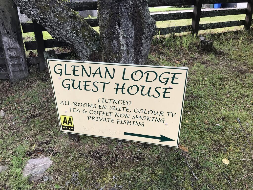 Cartel que nos indica donde está el Glenan Lodge Guest House