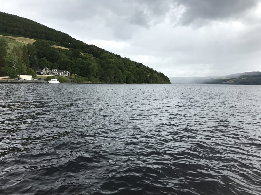 Navegando por el Lago Ness