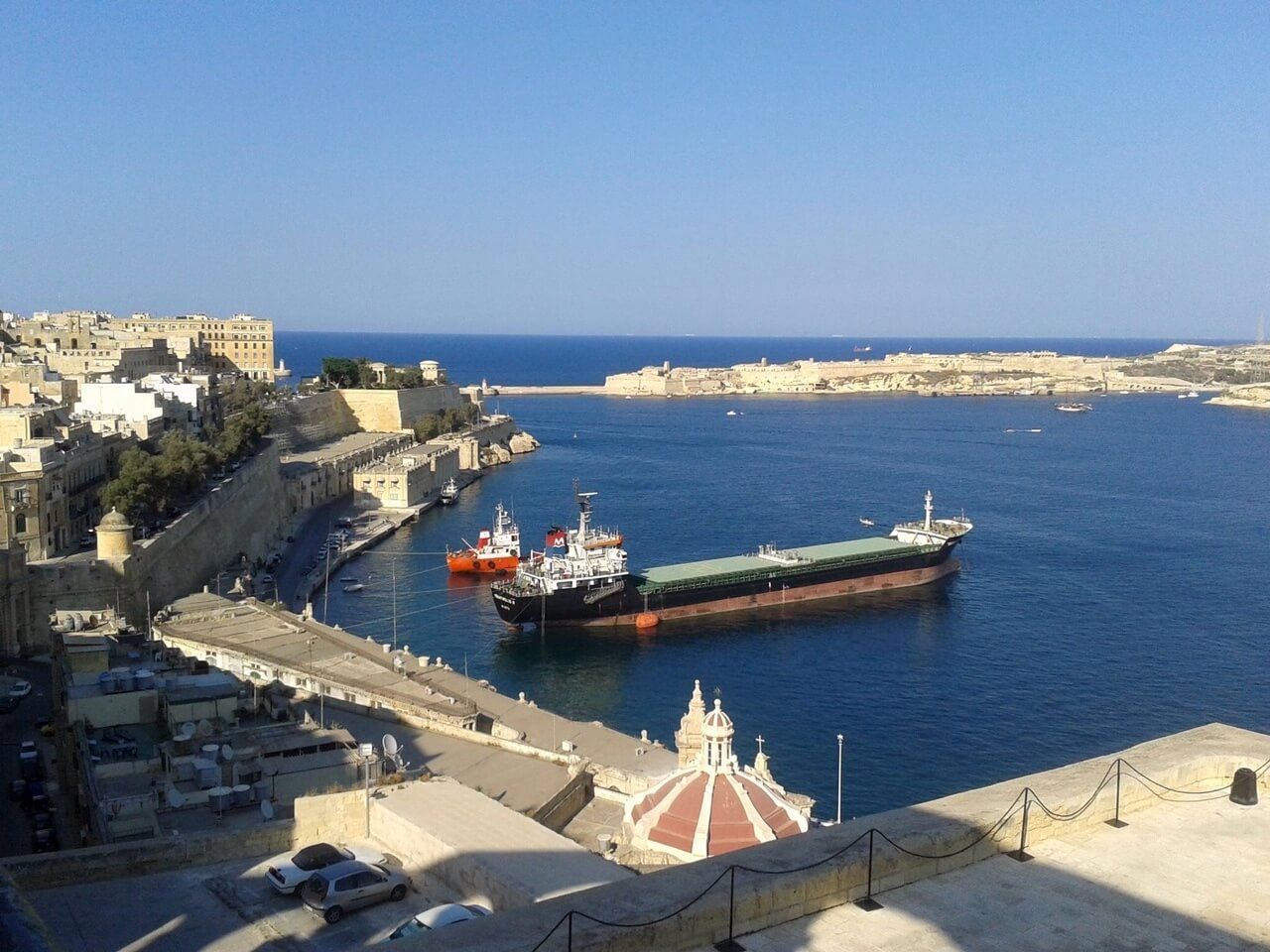 El puerto de La Valeta desde los jardines