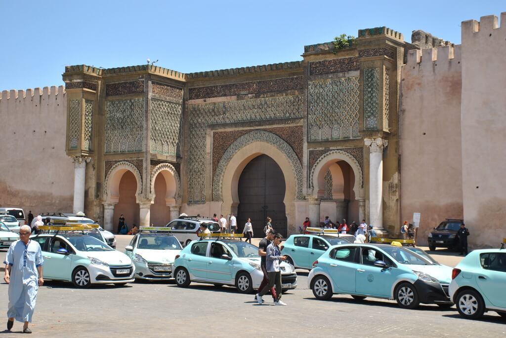 Taxis junto a Bab Mansour