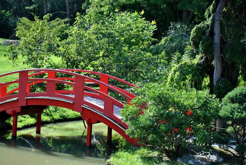 puente rojo del jardín japonés de Toulouse