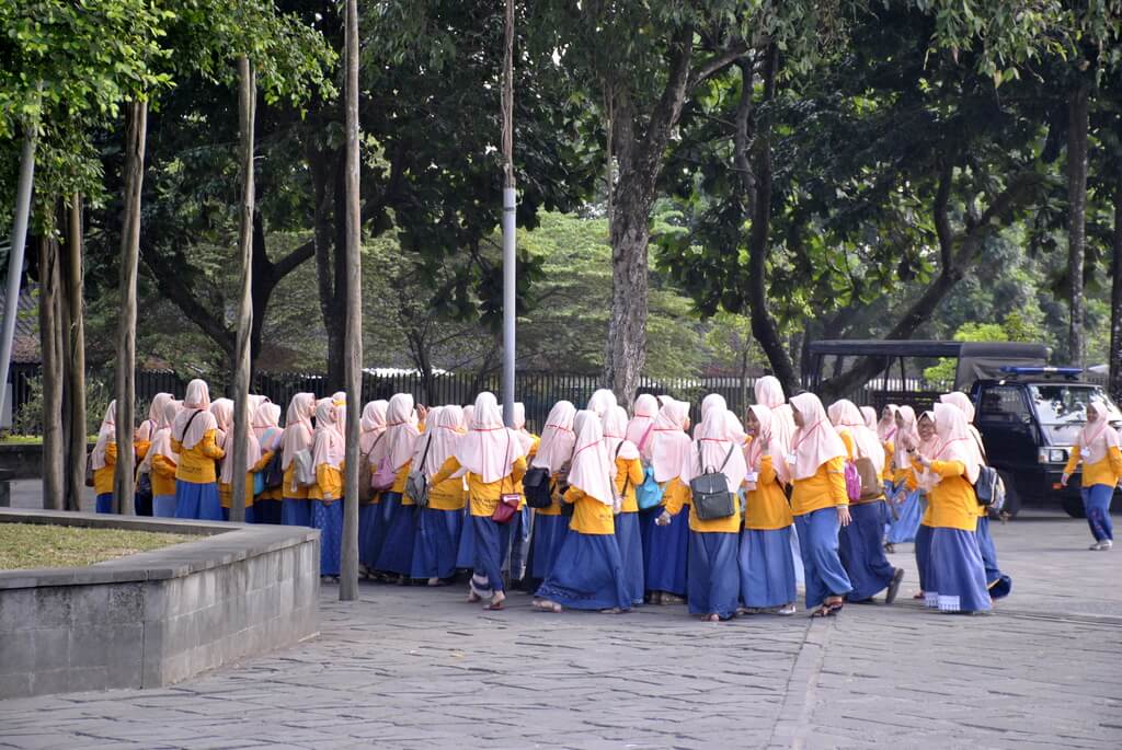 grupo de estudiantes en Borobudur