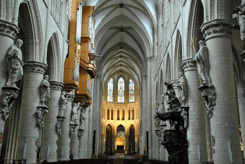 Interior de la catedral de Bruselas