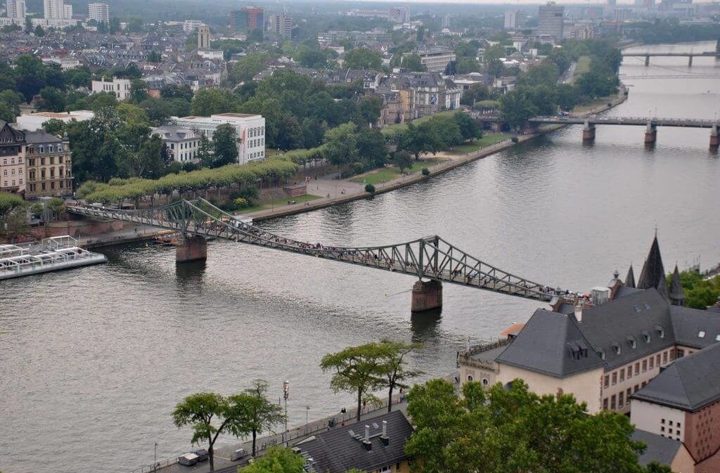 Río Main y puente Eiserner Steg desde el mirador