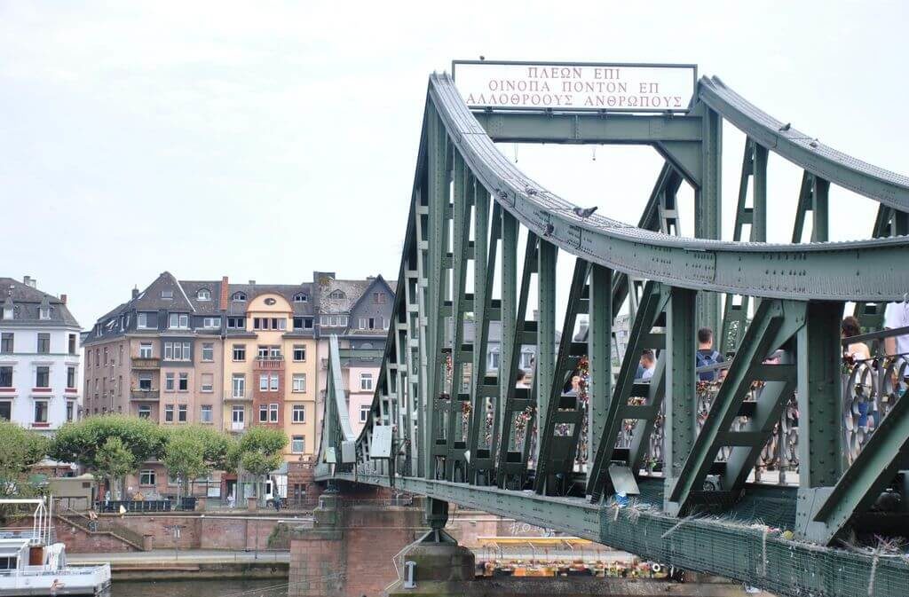 Eiserner Steg desde el casco histórico de Frankfurt