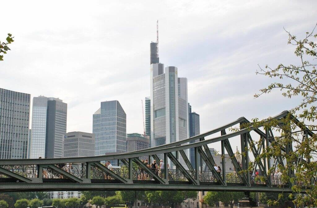 Mainhattan desde el otro lado del puente