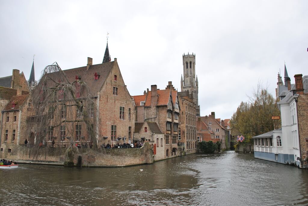 Muelle Rozenhoedkaai, uno de los rincones más bonitos de Brujas