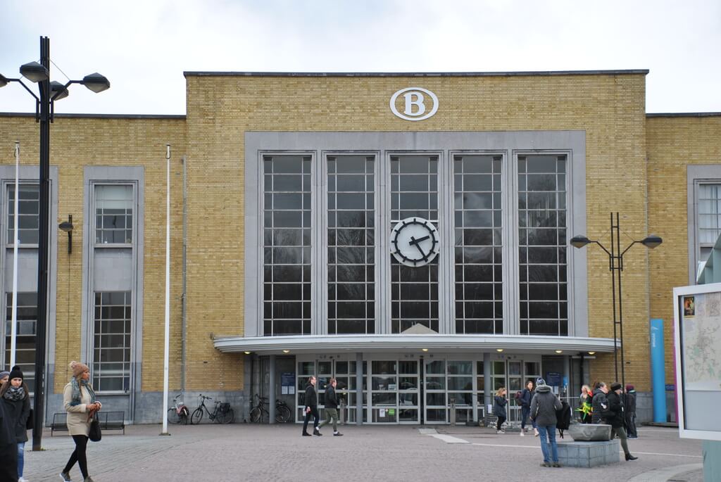 Entrada a la estación de tren de Brujas