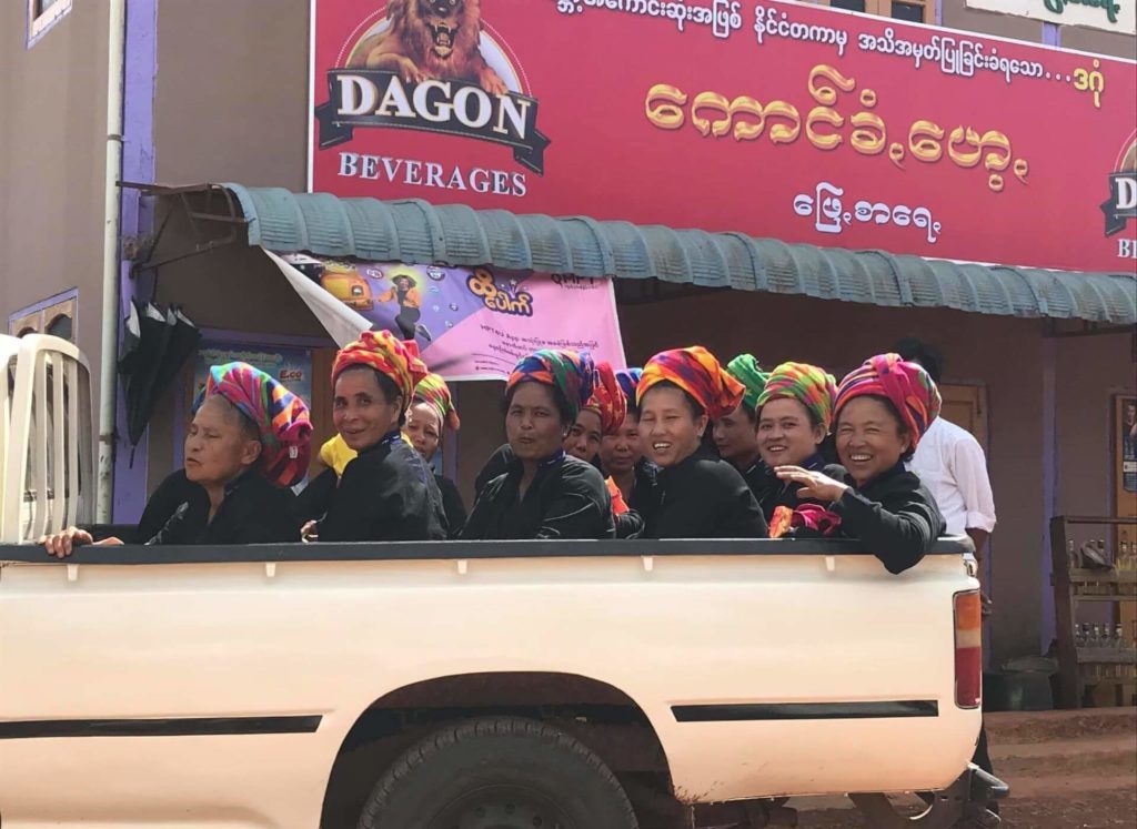 Mujeres de la etnia Pa O en Nyaung Shwe