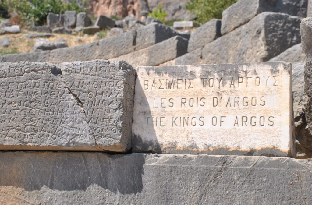 Piedras con grabados en la Vía Sacra