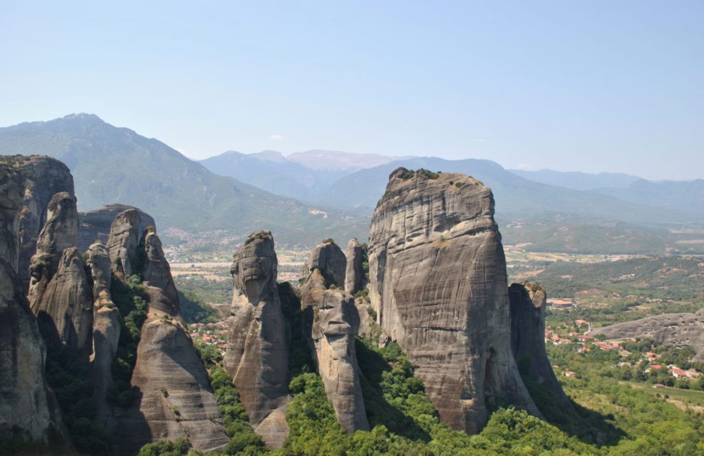 Imposible dejar de mirar las enormes rocas de Meteora