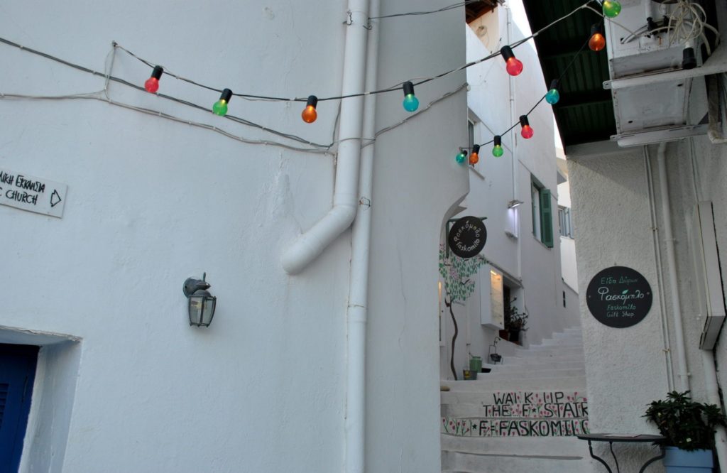 Rincones de Adamas, puerto de Milos