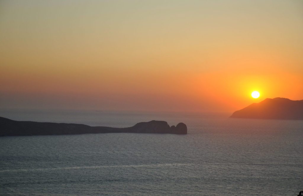 Atardecer de película en Plaka