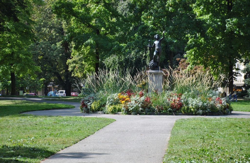 Monumento dentro del parque