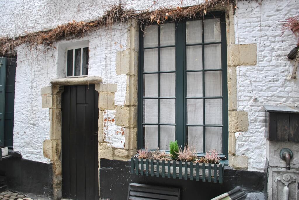 Antiguas casas de los zapateros que vivían en Vlaeykensgang