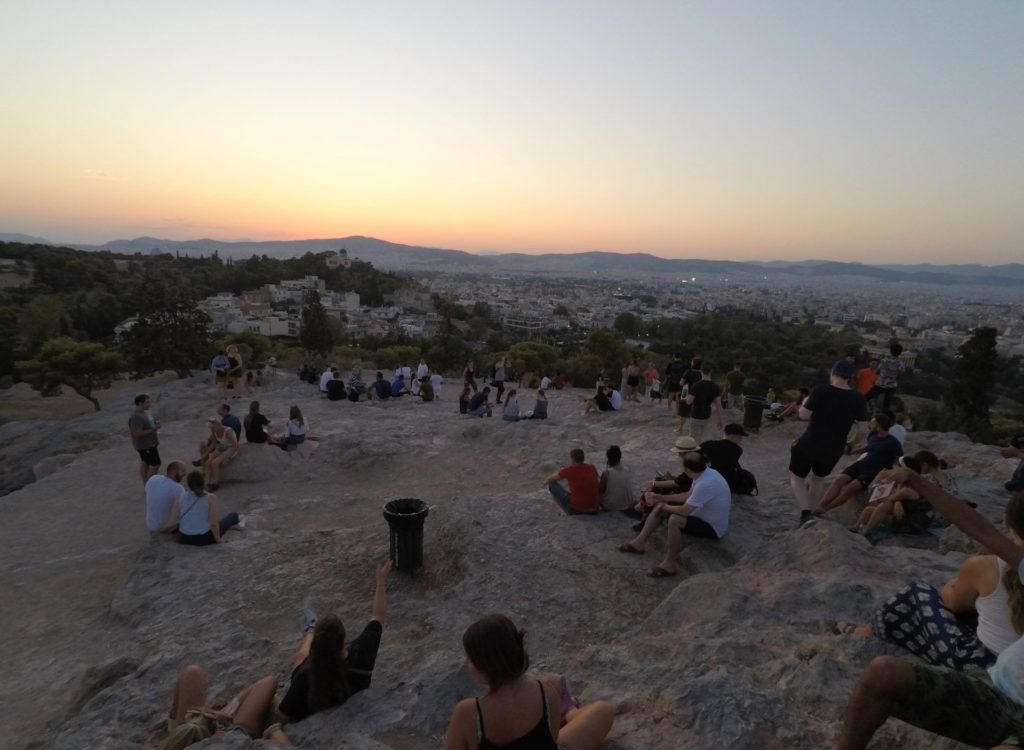 Esperando el atardecer en la Colina de Aerópago