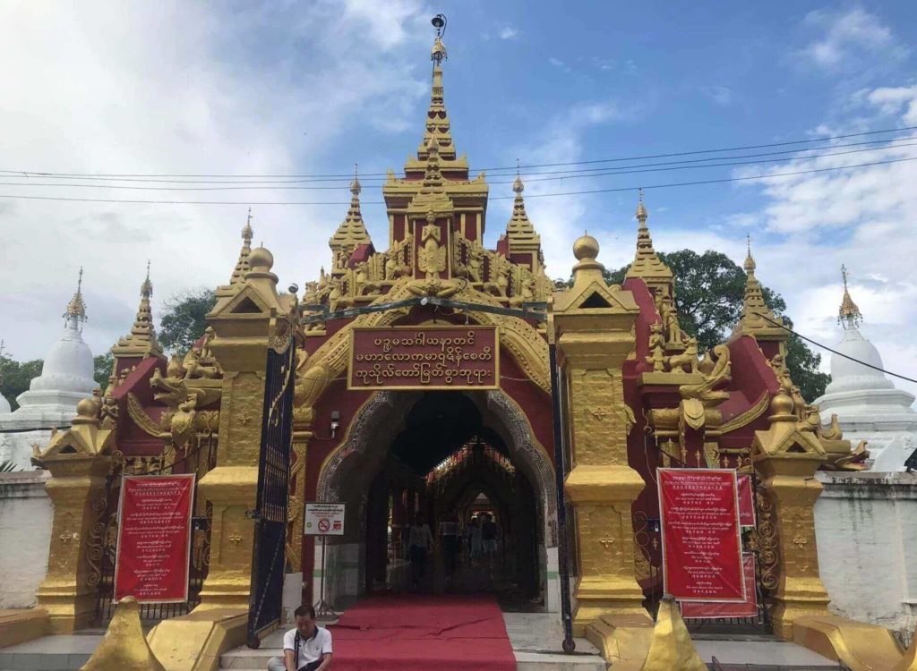 Entrada principal a la pagoda