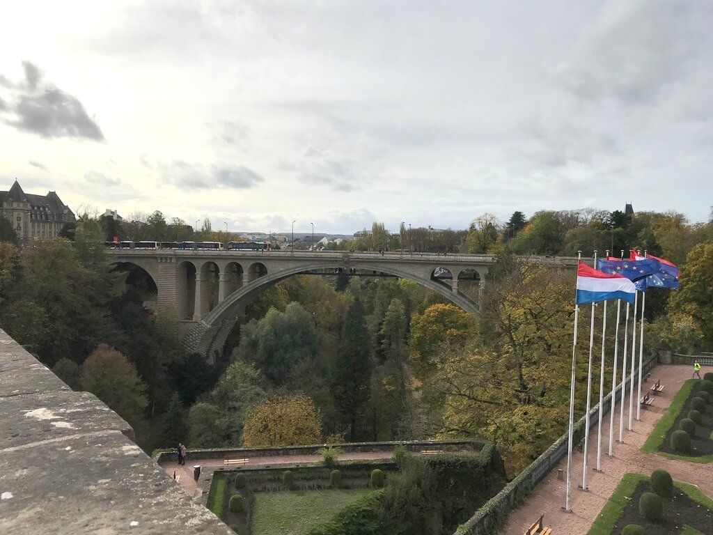 Puente Adolfo desde la Plaza de la Constitución