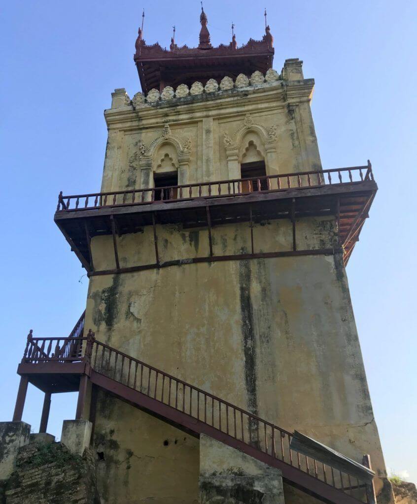 Torre inclinada de Inwa