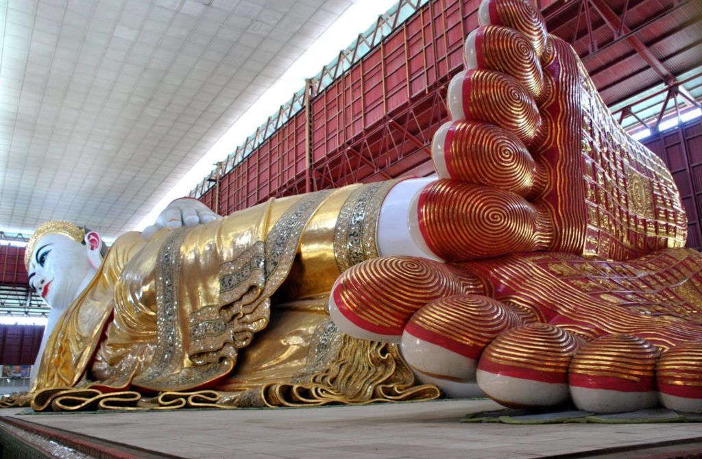 Pies del Buda reclinado