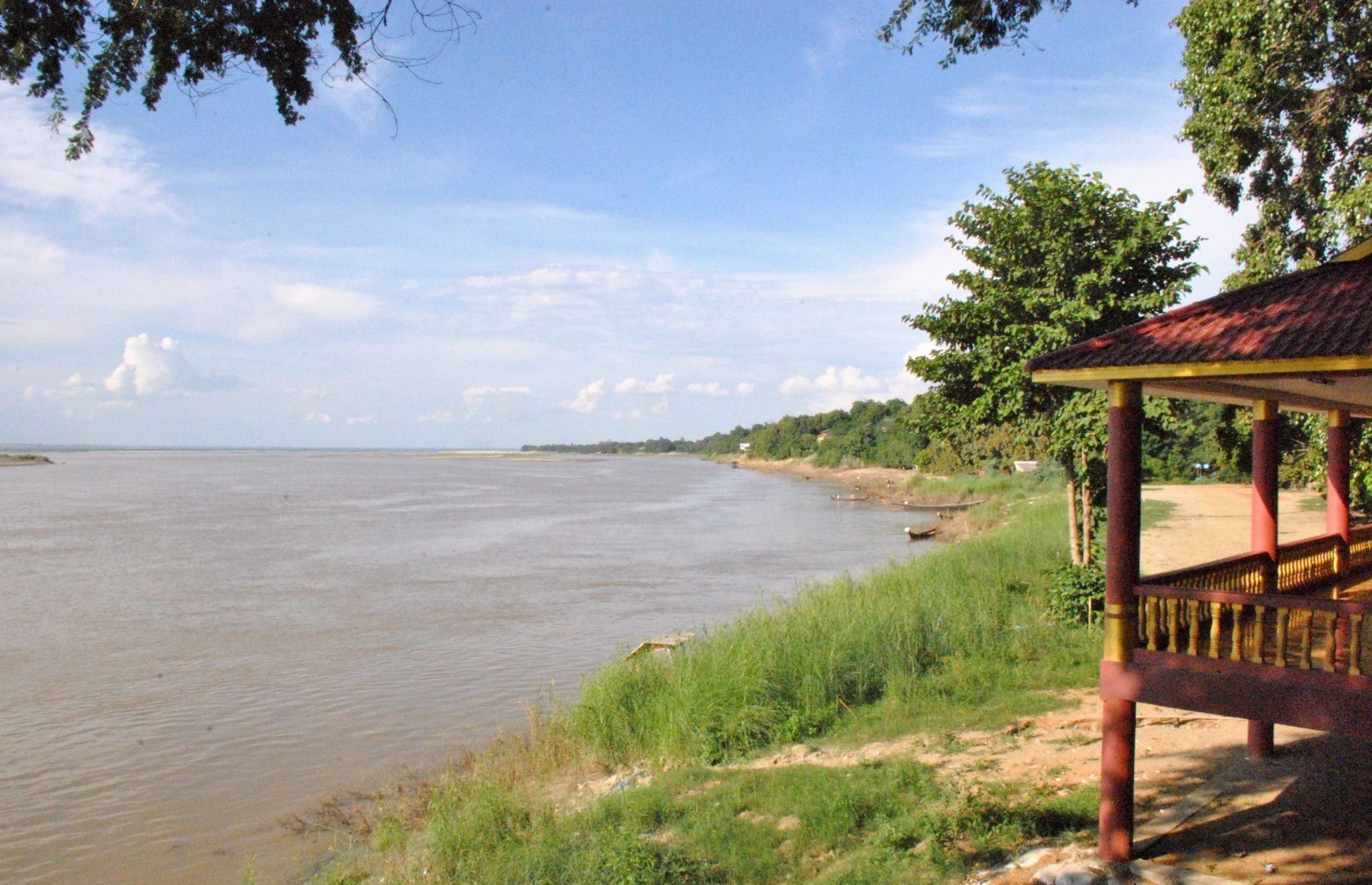 Río Irawadi junto a la pagoda