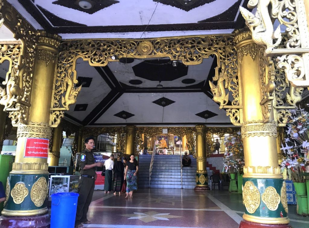 Entrada a la Sule Pagoda