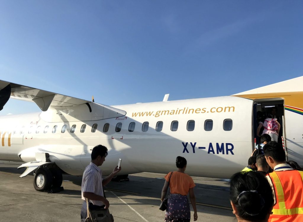 Avión de Golden Myanmar Airlines