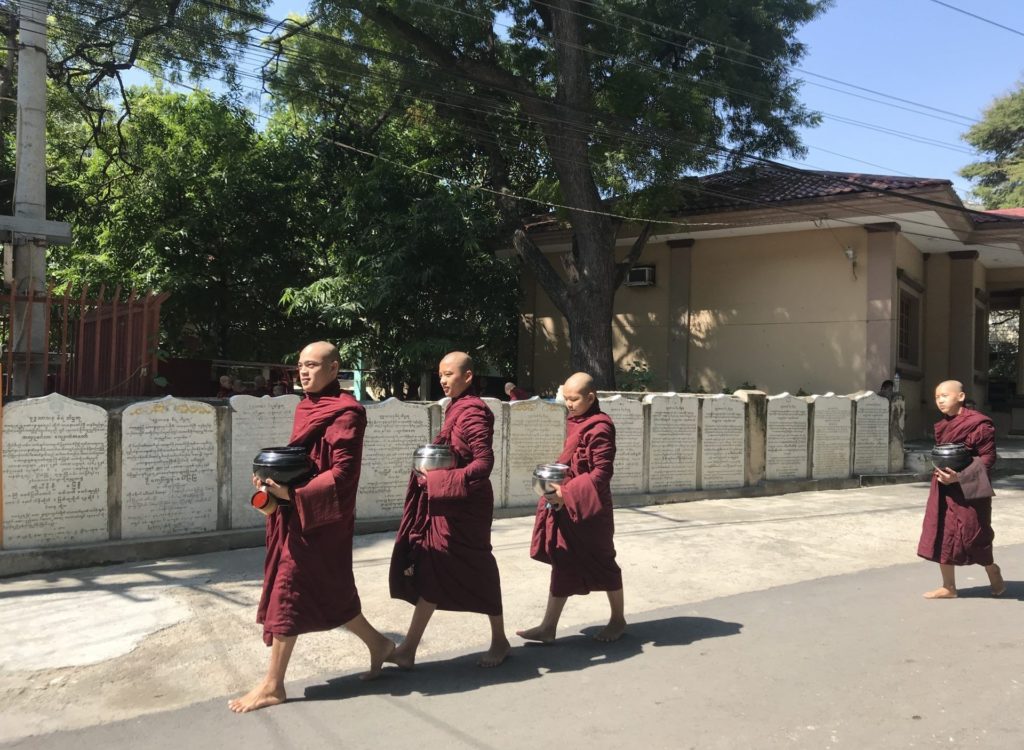 Monjes en Amarapura