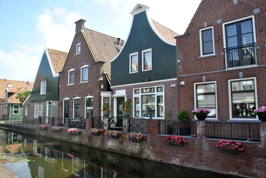 Canales de Volendam