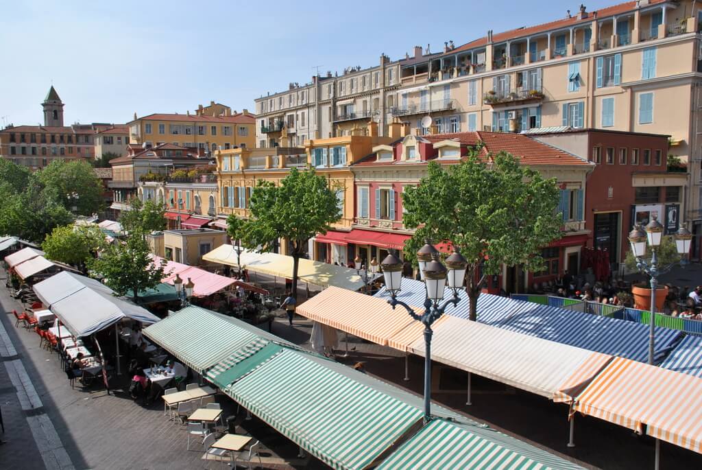 Panorámica del Mercado de las Flores desde la parte superior de Cours Saleya