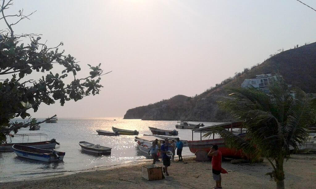 Atardecer en la playa de Taganga, Santa Marta Colombia