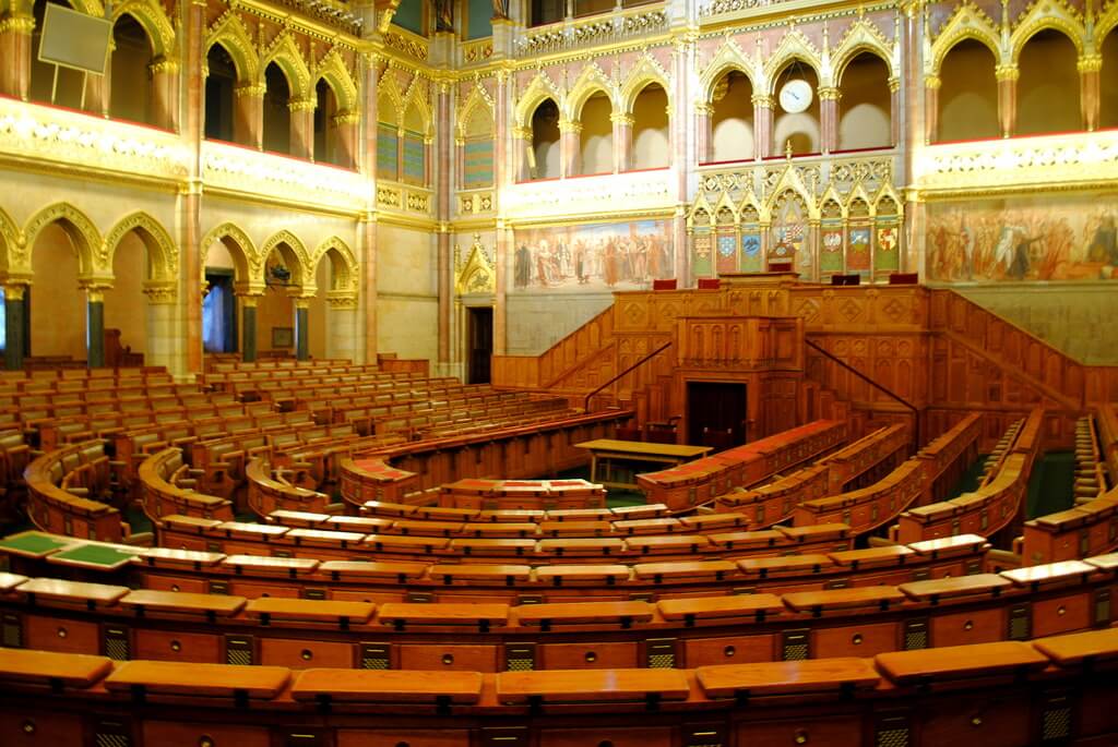 Salón de la Asamblea Nacional del Parlamento de budapest