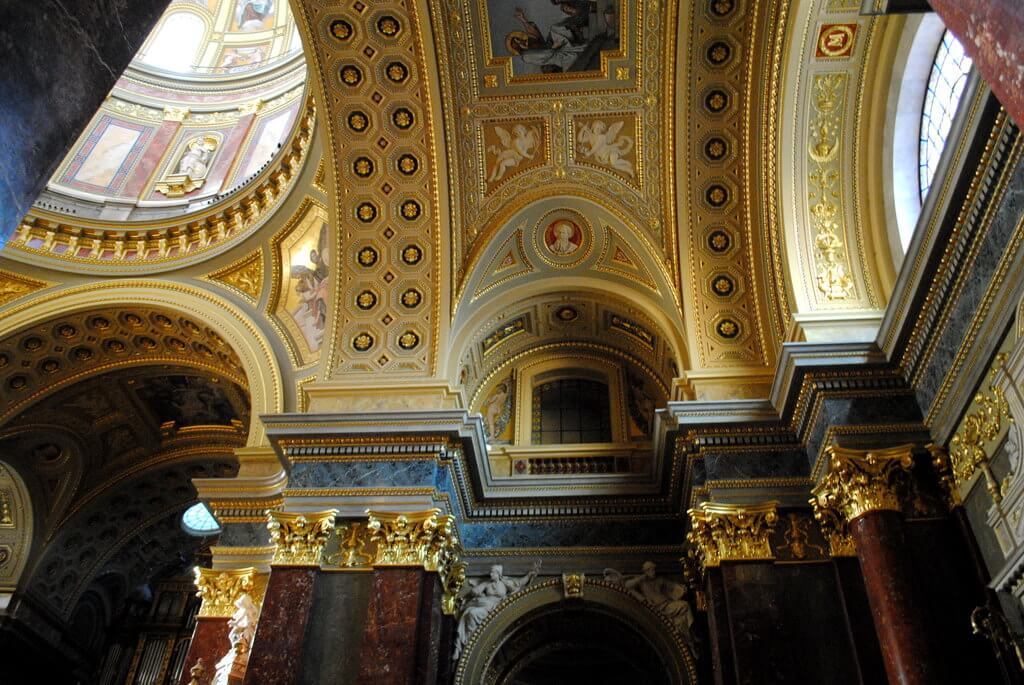 Interior Basílica de San Esteban