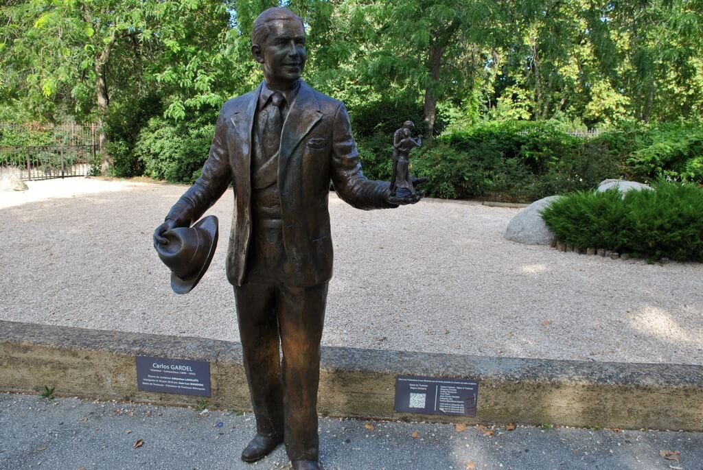 Estatua de Carlos Gardel