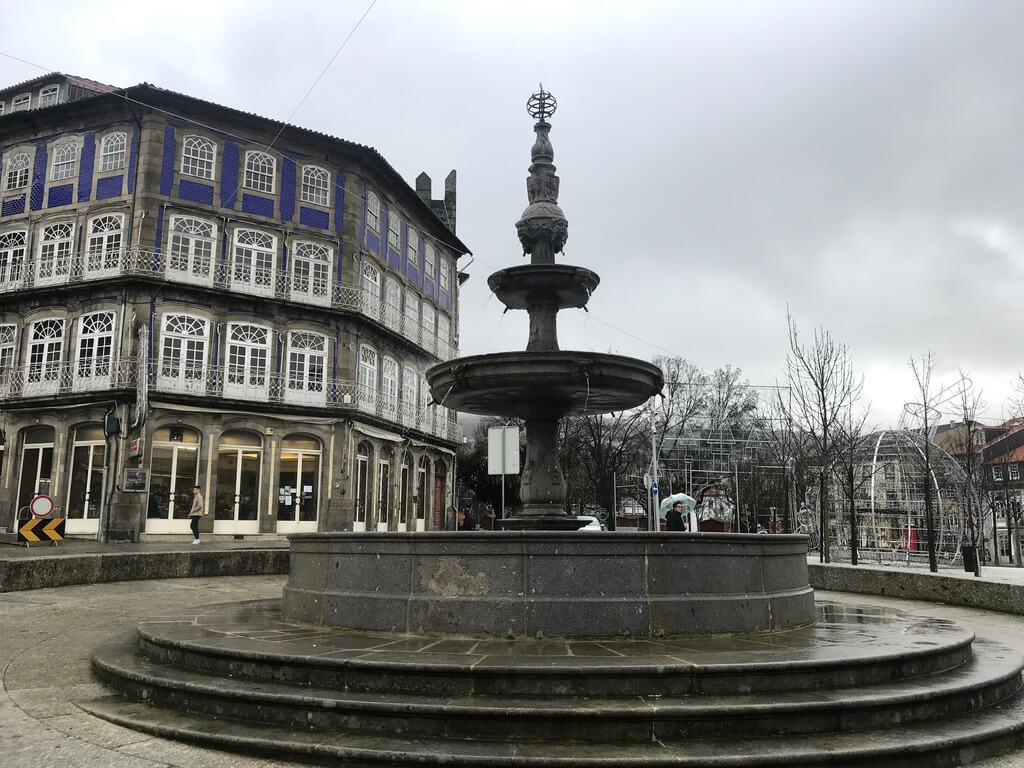 largo do toural, guimaraes